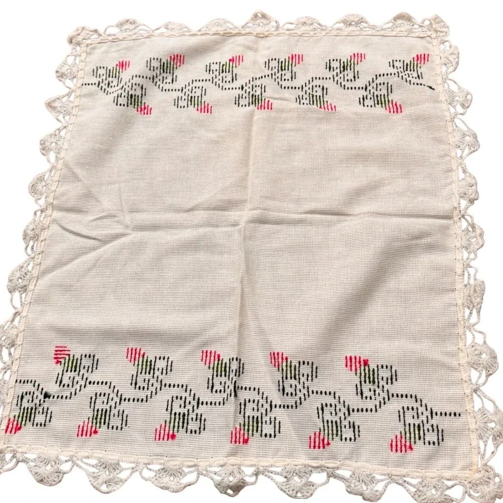 Vintage Cross Stitch Floral Table Runner Lace Trim Crochet Border Cream‎ 19x22